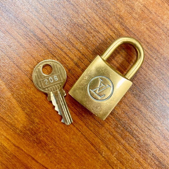 !!RARE!! LV Gold Tone Lock and Key #206 - Picture 6 of 12